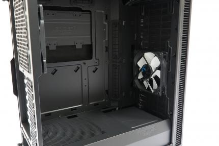 Für Bastler ist ein leeres Gehäuse eine willkomene Einladung, der ebenfalls neu gekauften Hardware eine neue Heimat zu geben.