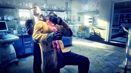 Schlafe ruhig, schlafe recht schön: In Hitman: Absolution wird die Geduld von Agent 47 auf eine harte Probe gestellt.