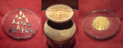 Noch etwas simpler und älter als Kurantmünzen ist das sogenannte Primitivgeld. Dabei handelte es sich um Sammelgegenstände, die je nach Kultur sehr begehrt waren. Hier drei knapp 1500 Jahre alte Beispiele aus Japan: Pfeilspitzen, Reiskörner und Gold.