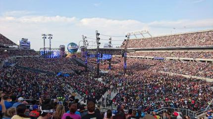 Über 75.000 Zuschauer sahen Wrestlemania 33 live im Citrus Bowl.