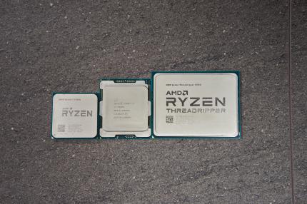 Größenvergleich von links nach rechts: Ryzen 7 1700X, Intel Core i7-7820X und Threadripper 1920X