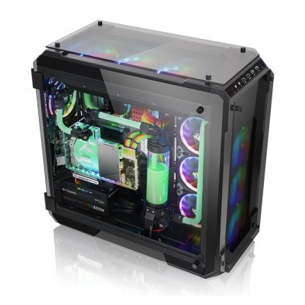 Viele Gehäuse wie das Thermaltake View 71 haben Platz auch für eine aufwändige Wasserkühlung.