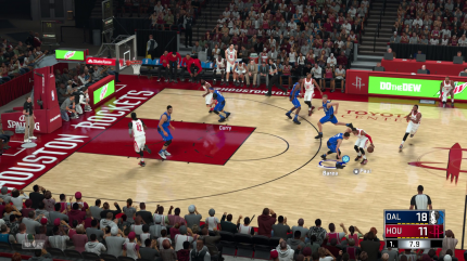 NBA 2K18 ist kein Arcade-Game! Wer die Defense vernachlässigt und nicht geschickt blockt sowie Laufwege zustellt, hat schnell das Nachsehen.