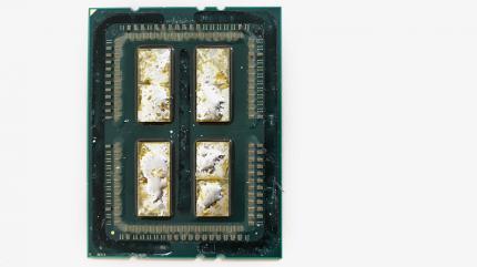 Der Übertakter-Spezialist der8auer köpft häufig CPU - hier ein AMD Threadripper X1950 mit seinen vier Modulen, die je vier Kerne beheimaten. Durch SMT kommt der 16-Kerner auf 32 Threads.
