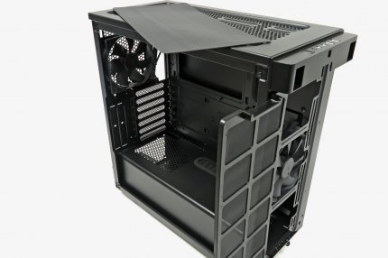Bei vielen Gehäusen, hier ein Corsair Carbide Series 275R, gibt auch abnehmbare Staubschutzteile.