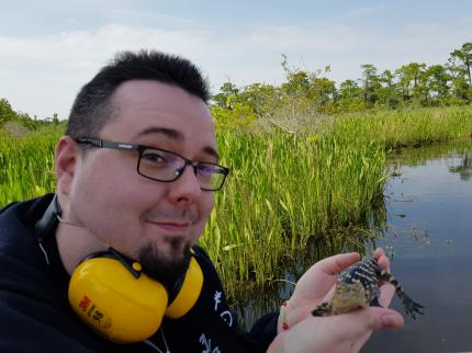 Als er am Tag nach WrestleMania mal nicht „arbeiten“ muss, macht Chris eine Alligator-Tour durch die Sümpfe von Louisiana
