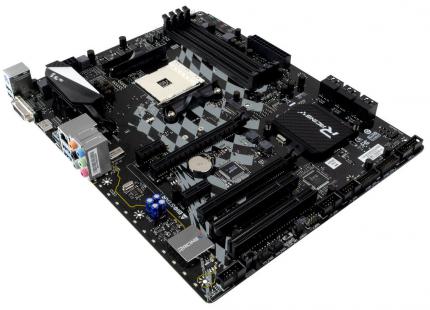 Biostar Racing X370GT5 mit dem AMD-Chipsatz X370. Nicht zu verwechseln mit dem Intel-Chipsatz Z370!