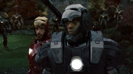 Szenenbild: 'Iron Man 2' (2010) - Iron Man und War Machine