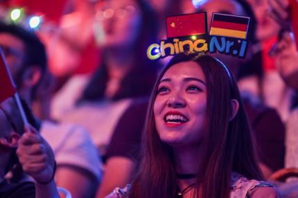 Die herausragende Performance des chinesischen Teams OMG gab dieser Zuschauerin recht.<br>
 