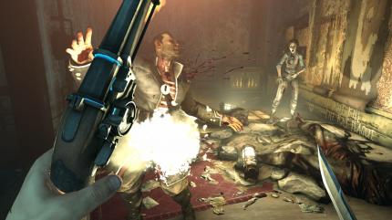 Der Protagonist von Dishonored lädt seine Waffe nach.