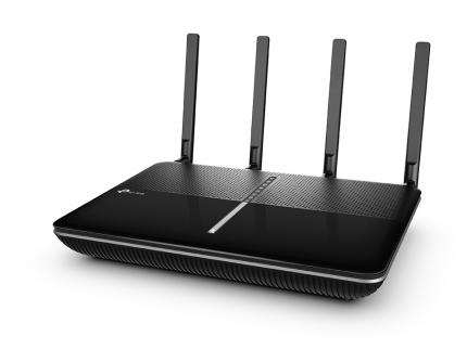 Vier Antennen für ein gutes WLAN sowie ein engebautes Modem: TP-Link Archer VR2800v