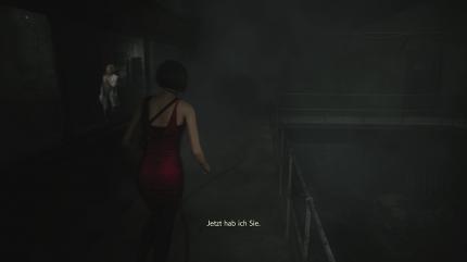 Ada verfolgt Annette Birkin durch die Abwasserkanäle unter Raccoon City.