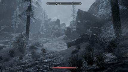 Dank der grafisch aufgebohrten Special Edition sehen die verschneiten Berge in Skyrim auch nach über acht Jahren immer noch grandios aus.
