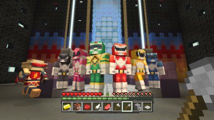 Über die Jahre erscheinen immer wieder Skin-Packs mit bekannten Lizenzen wie Marvel's The Avengers, Stranger Things oder Power Rangers.