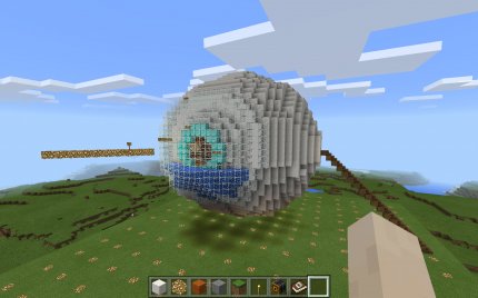 Das 2016 veröffentlichte Minecraft: Education Edition basiert auf der Mod MinecraftEdu, die 2011 von Lehrern entwickelt und gepflegt wurde. Microsoft schnappte sich 2016 die Rechte. Die Lernsoftware erschien in insgesamt elf Sprachen.