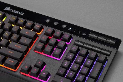 Bei Tastaturen mit RGB-LEDs kann man häufig sogar jede Taste bezüglich ihrer Farbe einzeln konfigurieren, wenn man möchte.