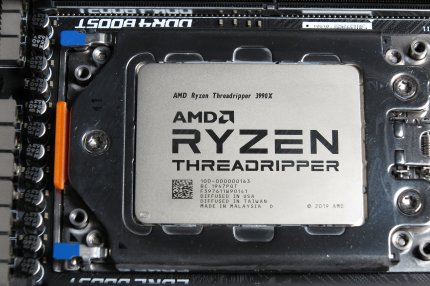 Ein AMD Ryzen der Threradripper-Famiilie - die Fläche ist deutlich größer als bei einer Mainstream-CPU