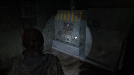 Ellie schaltet im Kino den Genertor ein, um Strom zu erzeugen.