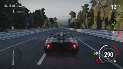 Die Strecke Circuit de la Sarthe, bekannt durch die 24 Stunden von Le Mans, ist spaßig. Es stellt sich nur die Frage, warum die Bäume so unterirdisch schlecht aussehen.