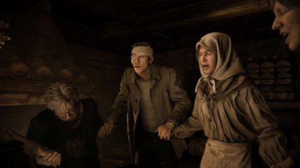 In Resident Evil Village trefft ihr auch immer mal auf normale Dorfbewohner, die euch erst als Außenseiter, aber später auch als Rettung ansehen.&nbsp;