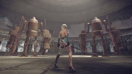 2B bekam in Nier: Automata ein sehr knappes Outfit spendiert, nachdem Square Enix feststellte, dass die Spieler auf ihr hervorblitzendes Höschen fixiert waren.