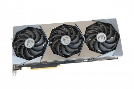 Mit satten 33,5 Zentimetern sind die RTX 3070- und 3070 Ti-Modelle der Suprim-Reihe von MSI besonders lang.