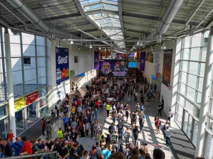 Die Gamescom 2021 fiel aus. Aber wir vermissen sie! Werden wir 2022 möglicherweise eine kleine Gamescom bekommen oder wird die Messe erneut digital ausgetragen?<br> &nbsp;