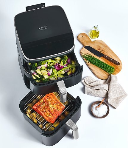 Mit der Cosori Turbo Tower Pro ist das Zubereiten von Speisen auf drei Etagen möglich. So kann man Hauptspeise, Beilagen, Vorspeise oder Nachspeise gleichzeitig kochen.