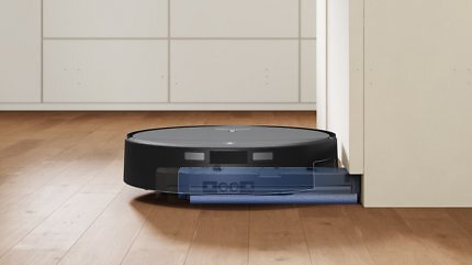Ein schwarzer Saugroboter, der seinen Wischroller ausfahren kann.