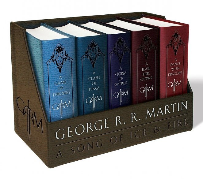 Lieber Lesen statt Spielen? Alle GoT-Bände im englischen Original