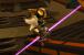 Das Laserschwert erinnert stark an das des Darth Maul aus Star Wars.