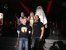 Die Entwickler Jason McDonald (unten rechts) und Mark Simon (unten links) mit Kratos-Schauspielern.