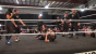 Tommaso Ciampa trainiert mit Peyton Royce unter Anleitung von Kassius Ohno.