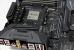 AMD Ryzen Pinnacle Ridge im Sockel eines Mainboards verbaut