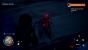 Bei Nacht verhalten sich Zombies aggressiver und ihre Augen leuchten blutrot. Entsprechend halten wir Abstand von diesem dicken Burschen und greifen von einer höheren Position aus an.