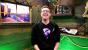 Für die Entwickler stand von Anfang an fest, dass sie in engem Kontakt mit der Community stehen wollen. Deshalb bauten sie schon früh ein Studioset für Entwicklertagebücher und Videoansprachen. Design Director Mike Chapman fühlt sich in der Rare-eigenen Taverne sichtlich wohl.