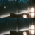 Im oberen Bild sehr ihr, dass mit Raytracing überhaupt erst Spiegelungen und Reflexionen in der Fensterfront hinzukommen - bei 1 sind es Stehlampen, bei 3 ein Aquarium und bei 4 eine Lampe sowie auch Teile der Boden- und Fensterleisten, die sich spiegeln, Bei 2 wird der Schatten anders dargestellt.