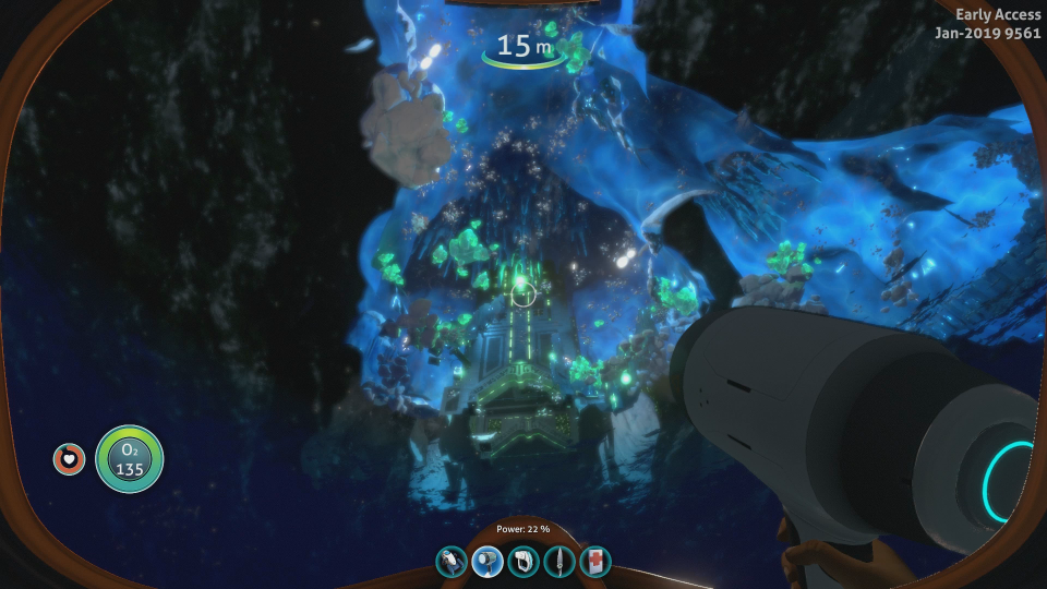 Bugs sind in diesem Early-Access-Titel keine Seltenheit. Hier seht ihr beispielsweise eine Alien-Station, die sich eigentlich unterwasser befinden sollte. Stattdessen schwebt sie über der Wasseroberfläche in der Luft. Hat was!