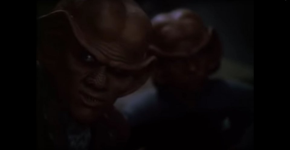 Eine interessante Rede: Quark gibt seinem Neffen zu verstehen, dass Menschen extrem gefährlich werden, wenn man ihnen die Dinge nimmt, die ihnen wichtig sind. <br> &nbsp;