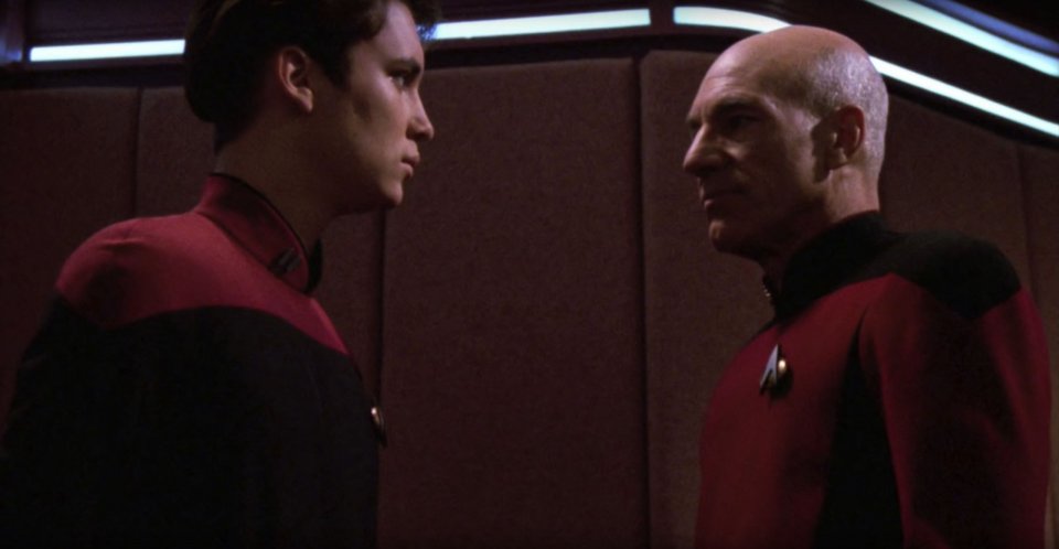 Wahrheit ist der Grundstein, auf dem die Sternenflotte erbaut wurde. Und Captain Picard macht das Wesley in einer Rede unmissverständlich klar. <br> &nbsp;