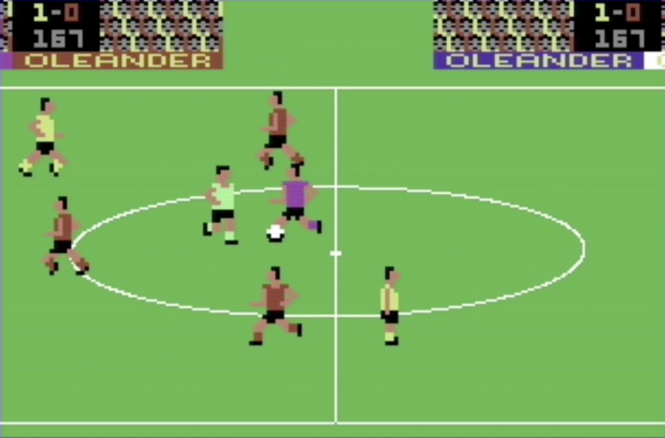 Klobig, aber zweckmäßig: International Soccer war bereits 1983 kein grafisches Meisterwerk, aber dafür stimmte der spielerische Kern.<br> &nbsp;