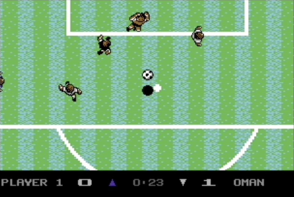 Microprose Soccer (1988) mauserte sich zum ersten Meilenstein unter den Fußballspielen, das aus der Vogelperspektive dargestellt wurde. Während die C64-Version rockte, enttäuschten die Umsetzungen für Amiga und Atari ST.<br> &nbsp;