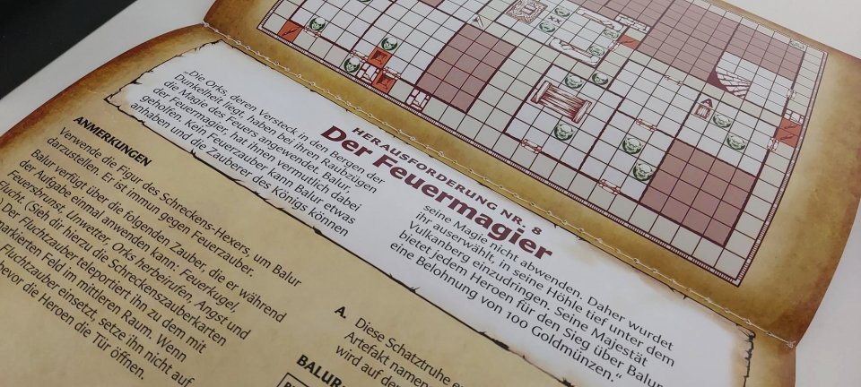 Nur Zargon darf den Spielplan einsehen. Hinter seinem Sichtschutz überwacht er die Locations aller Monster, Schätze und Fallen.&nbsp;