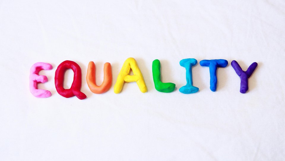 Equality aus Regenbogenknete