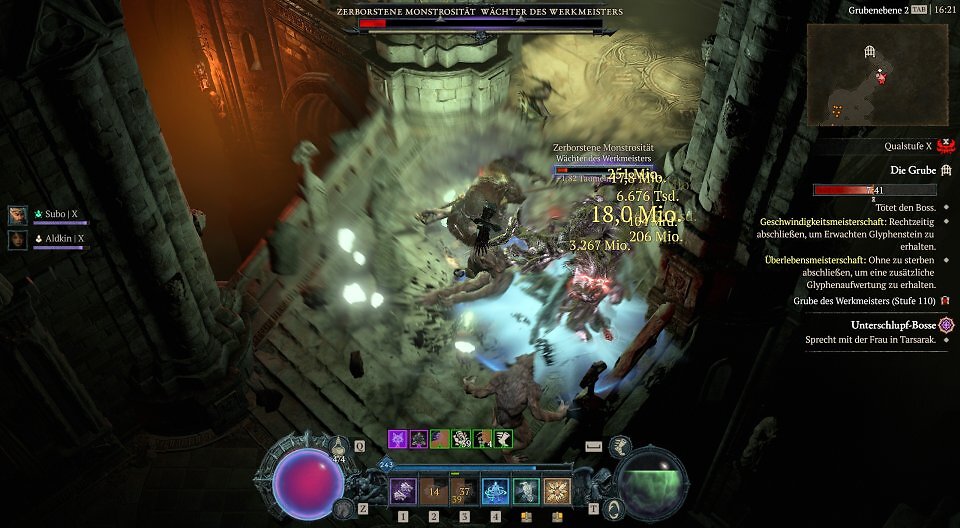 Ingame-Screenshot aus Diablo 4 in der Grube des Werkmeisters auf Grubenstufe 110. Der Spieler befindet sich im finalen Bosskampf gegen einen riesigen Wächter namens Zerborstene Monstrosität. Die monumentale Boss-Lebensleiste am oberen Bildschirmrand zeigt, anders als bei herkömmlichen Elite-Gegnern, keinerlei Affix-Namen oder Beschreibungen an. In einer düsteren Steinhalle ist der Boss umgeben von wirbelnden Kampfeffekten, Schadenszahlen und den aktiven Söldnern Subo und Aldkin.